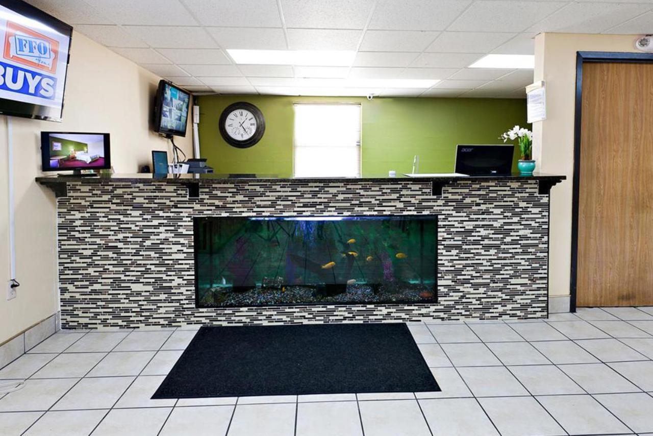 Days Inn By Wyndham Park City Kansas Экстерьер фото